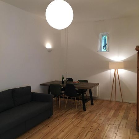 Cosy Apartment In Friedrichshaun Berlim Exterior foto