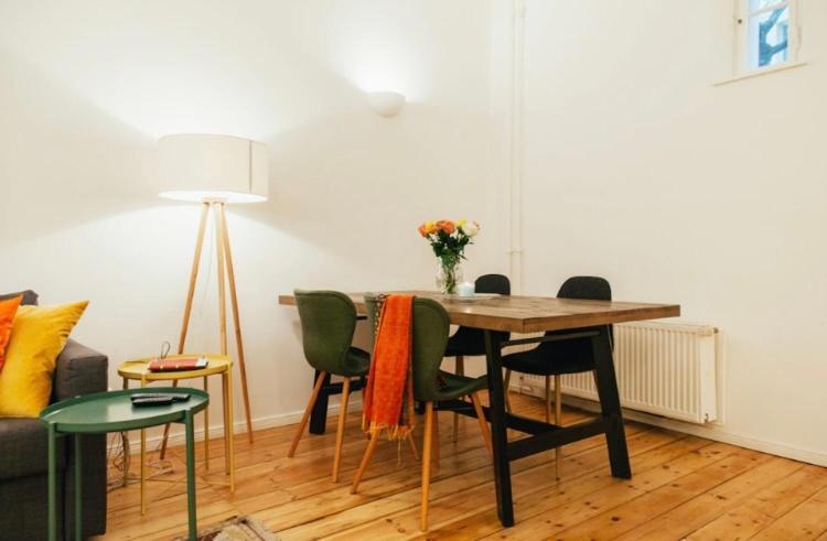 Cosy Apartment In Friedrichshaun Berlim Exterior foto