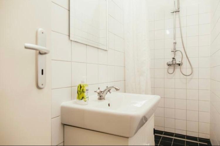 Cosy Apartment In Friedrichshaun Berlim Exterior foto