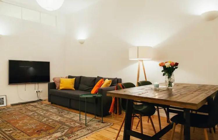 Cosy Apartment In Friedrichshaun Berlim Exterior foto